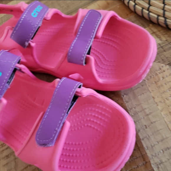 Girls Crocs SWIFTWATER RIVER SANDAL K PARADISE PINK/AMETHYST - size 3 - Picture 2 of 7
